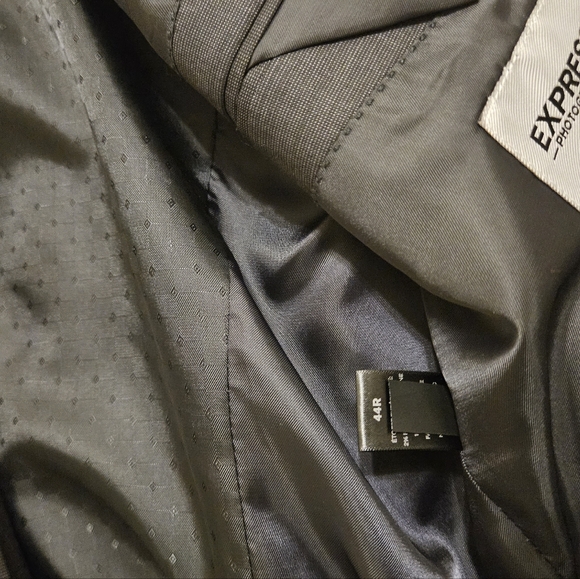 Express Two Piece Men's Business Suit - Picture 5 of 8